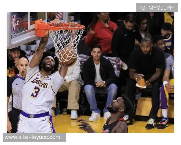 帕金斯呼吁科学家研究浓眉的身体发育与遗传因素及其惊人增高现象